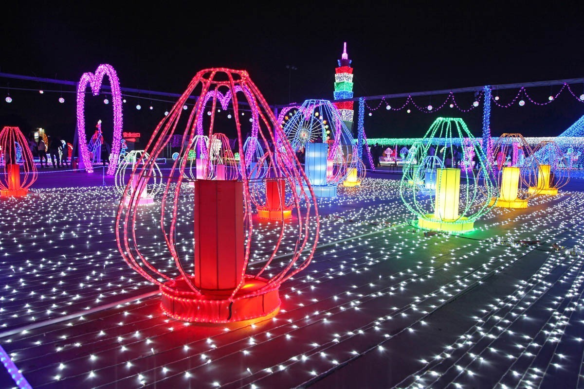 灯光璀璨翘夏日