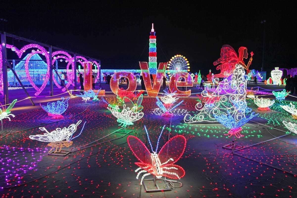 灯光璀璨翘夏日