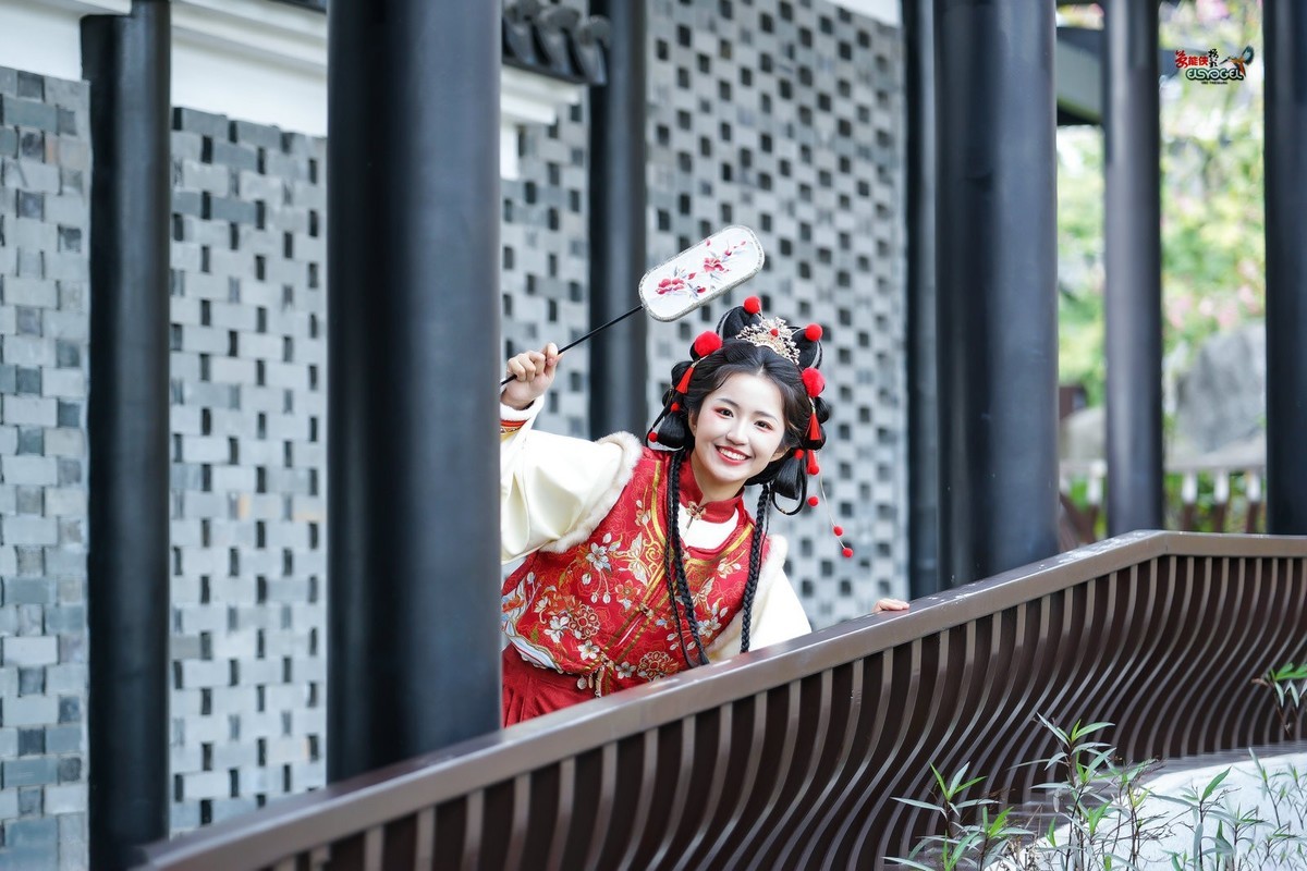 【可爱小财神少女】---君君