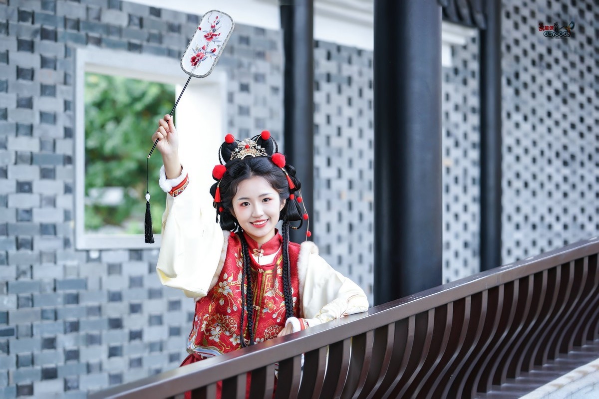 【可爱小财神少女】---君君