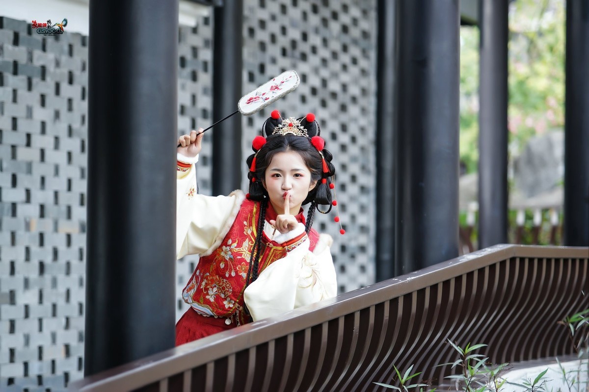 【可爱小财神少女】---君君