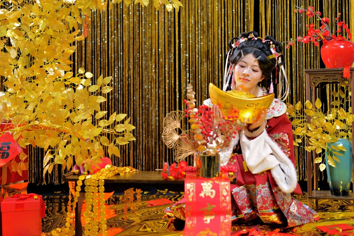 拜年粘∶祝长沙星空(中国)版主们及摄友们给您拜年，蛇年大吉，万事如意！