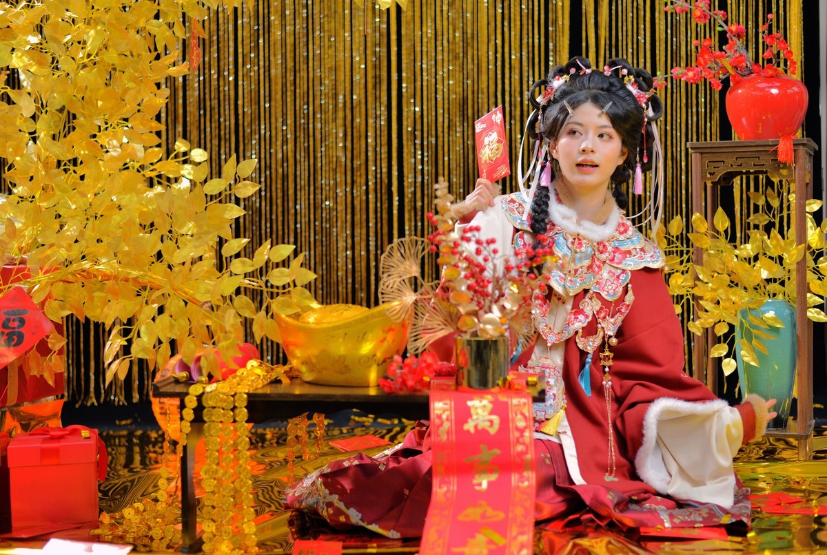 拜年粘∶祝长沙星空(中国)版主们及摄友们给您拜年，蛇年大吉，万事如意！