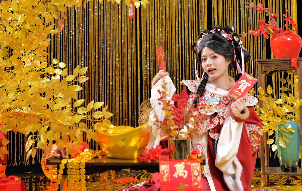 拜年粘∶祝长沙星空(中国)版主们及摄友们给您拜年，蛇年大吉，万事如意！