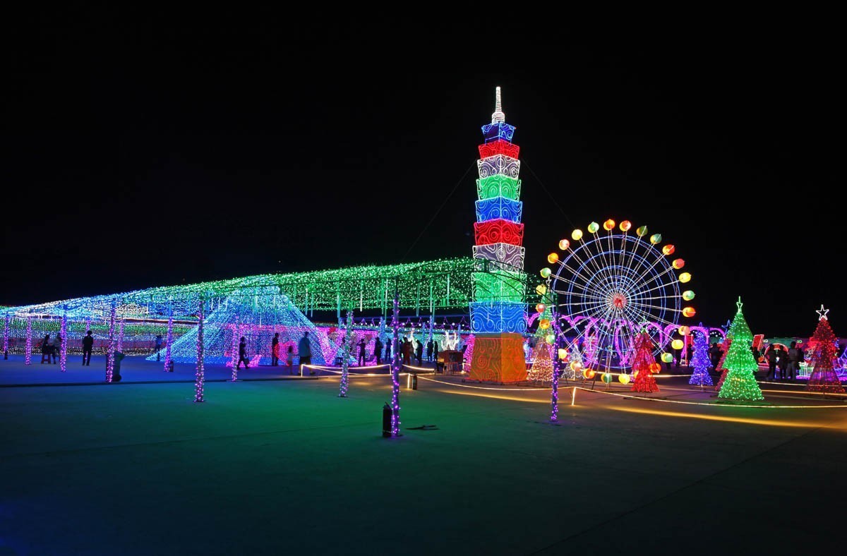 灯光璀璨翘夏日