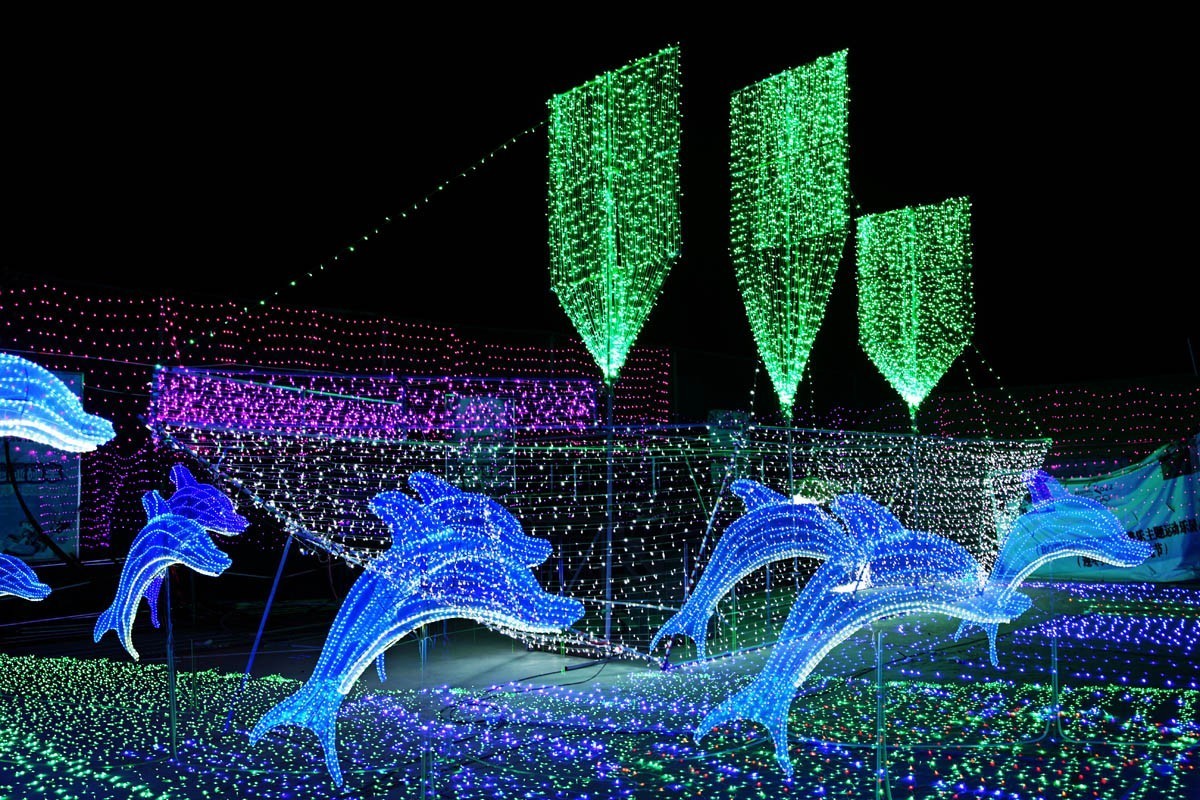 灯光璀璨翘夏日