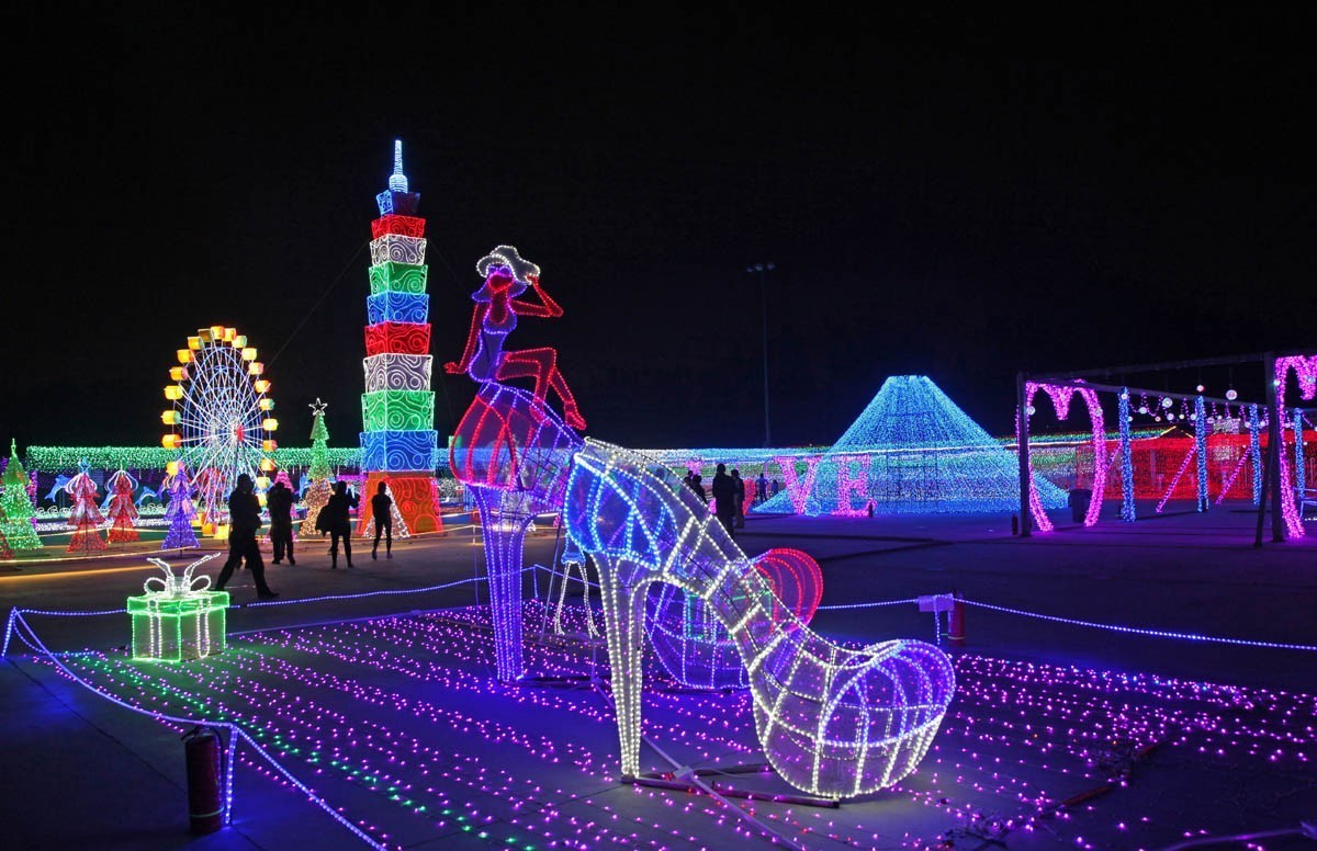 灯光璀璨翘夏日