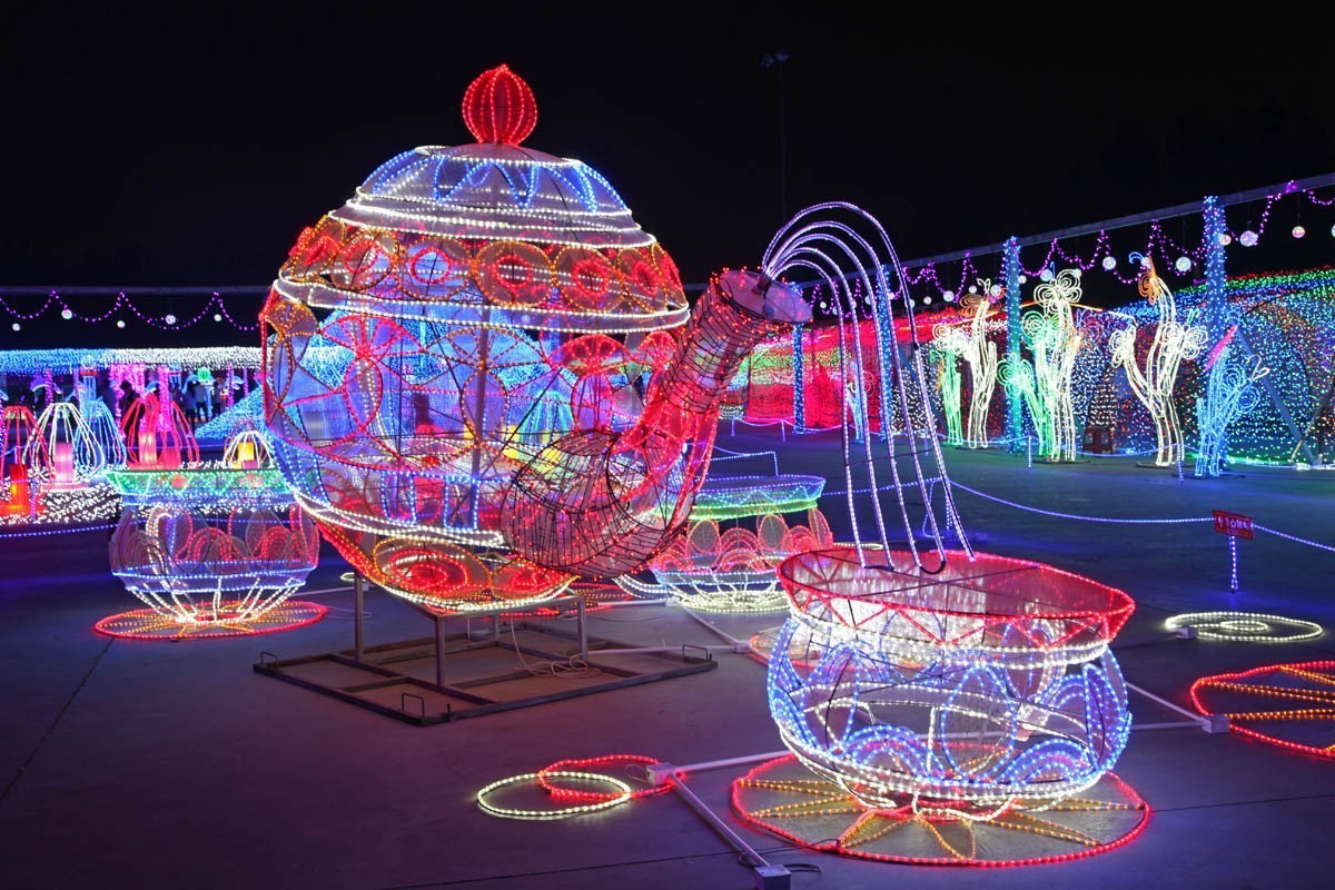 灯光璀璨翘夏日