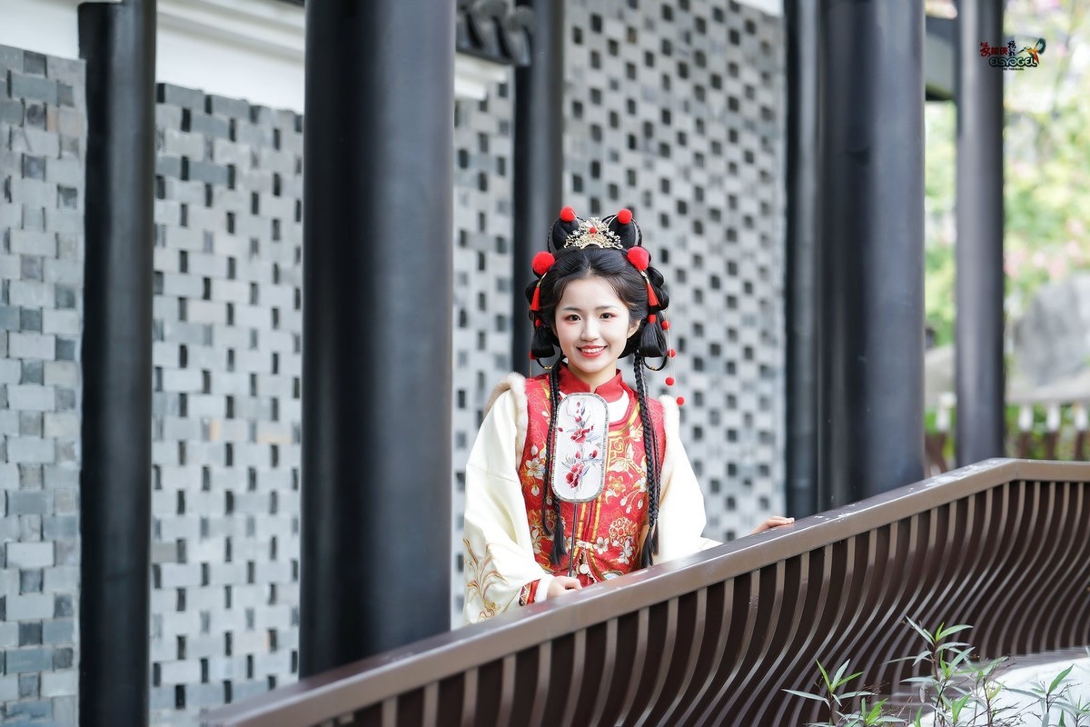 【可爱小财神少女】---君君