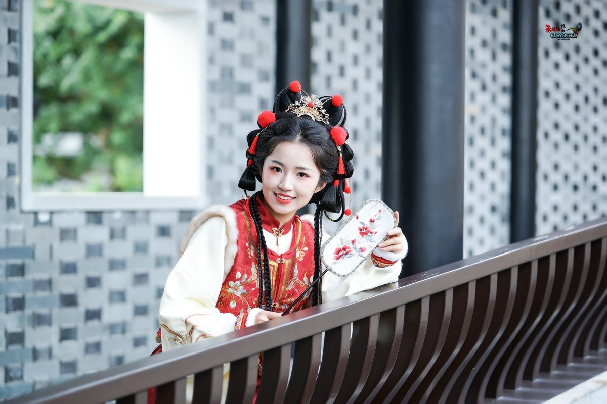 【可爱小财神少女】---君君