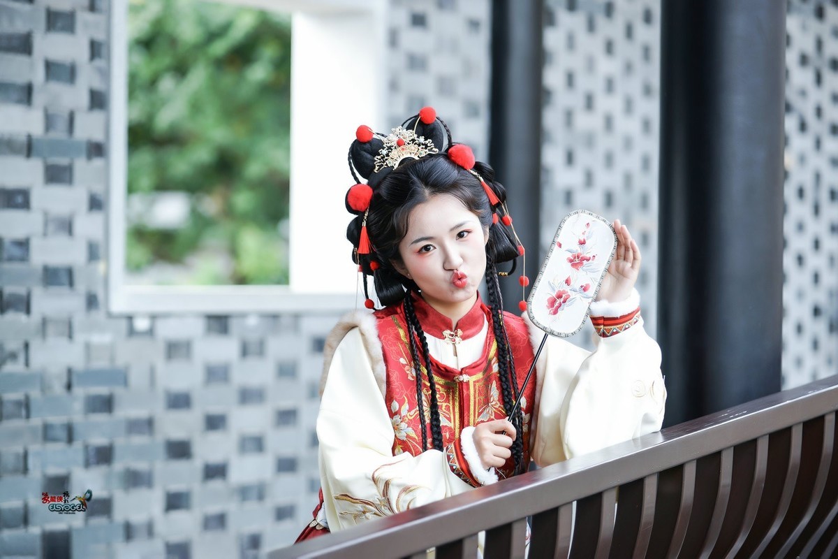 【可爱小财神少女】---君君