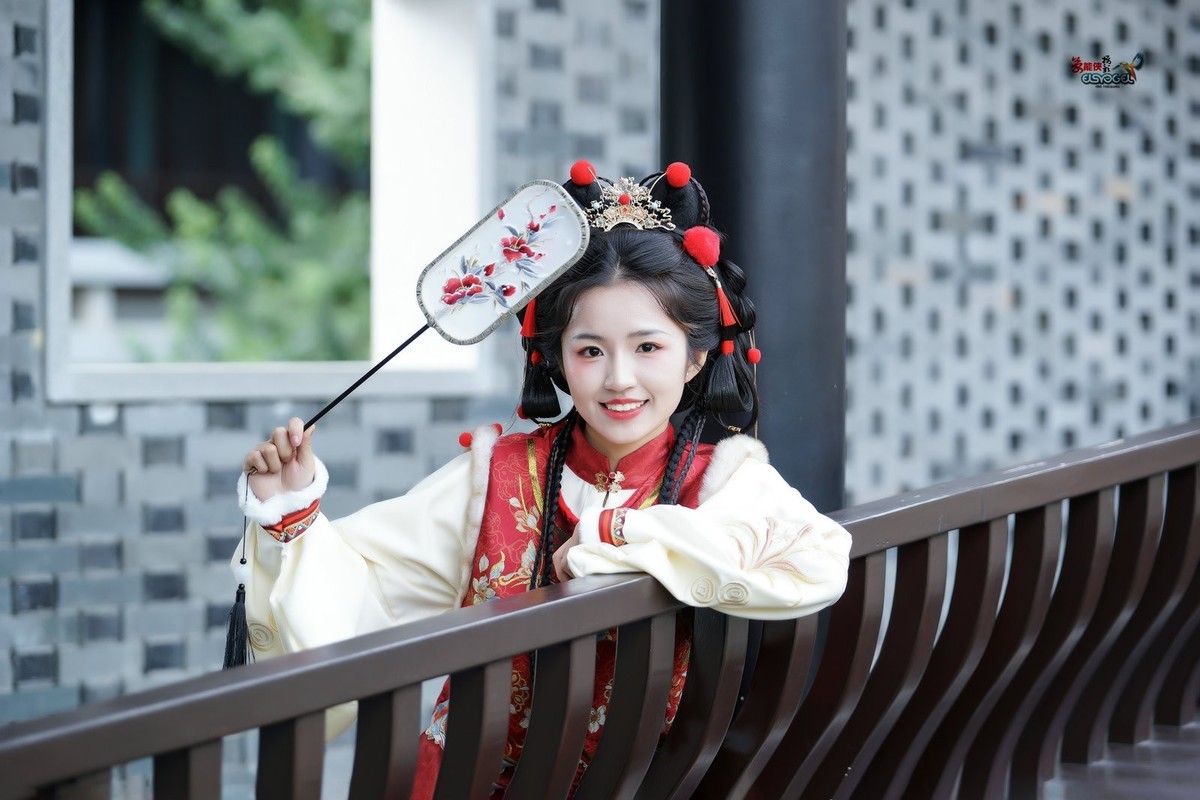 【可爱小财神少女】---君君