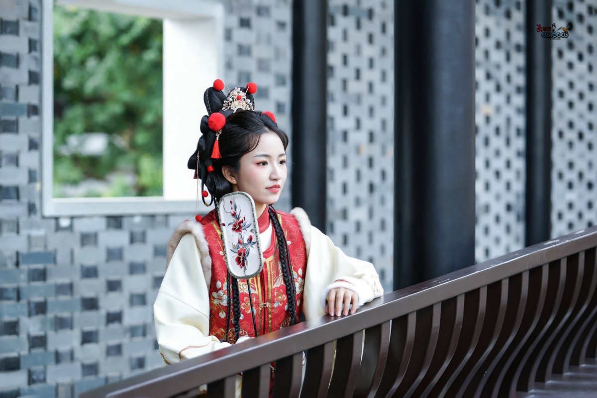 【可爱小财神少女】---君君