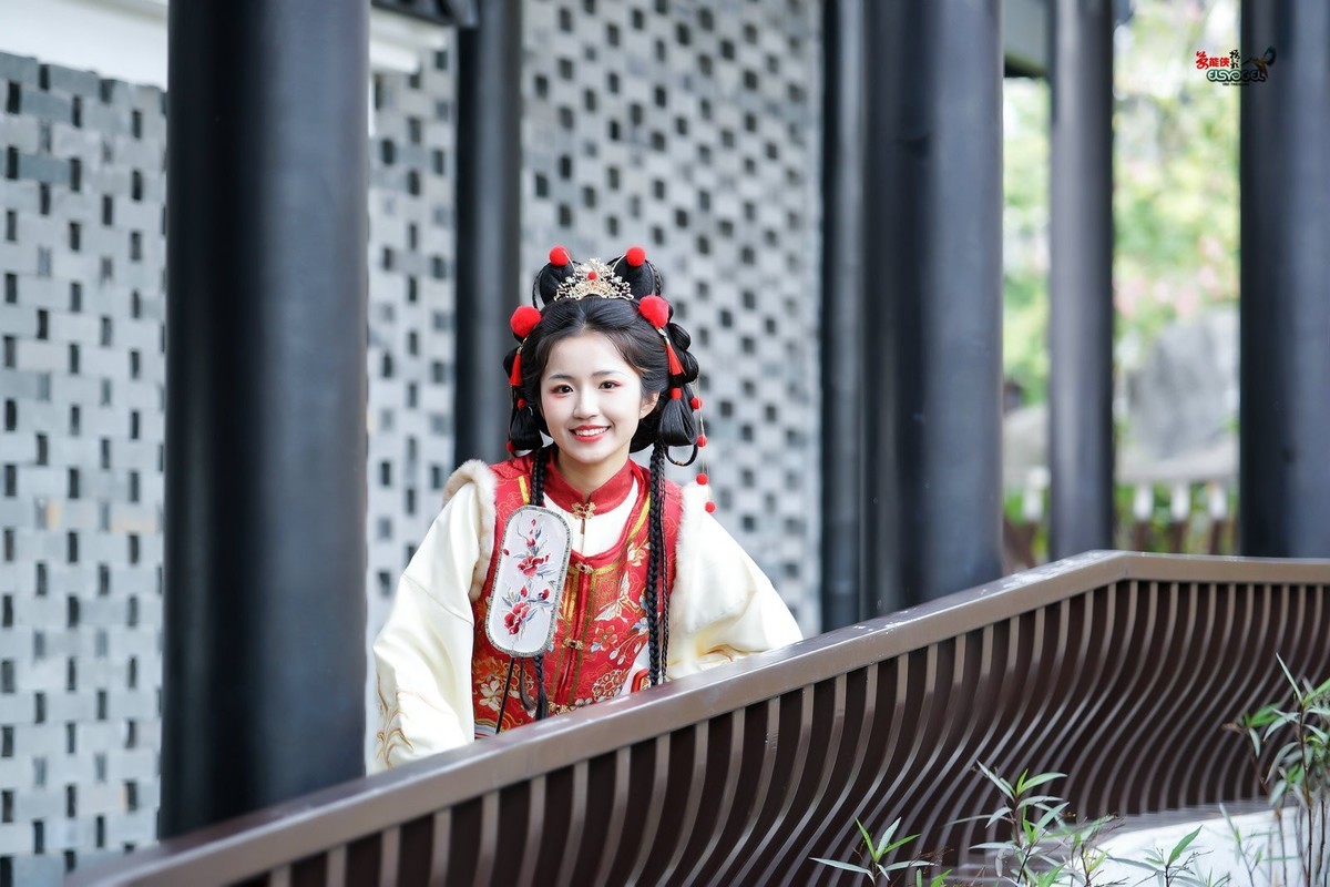 【可爱小财神少女】---君君