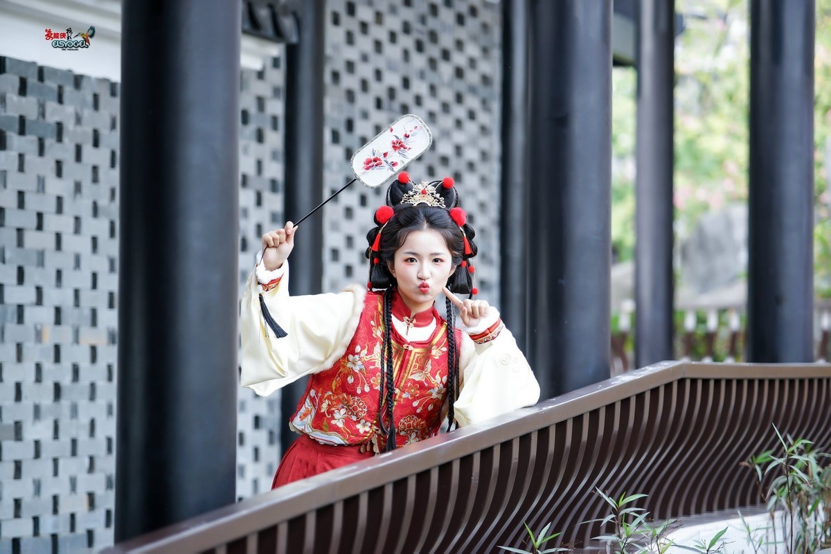 【可爱小财神少女】---君君