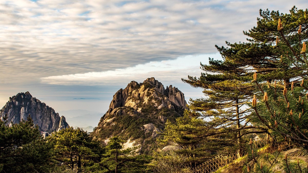 黄山--峰峦随镜入画图【1】