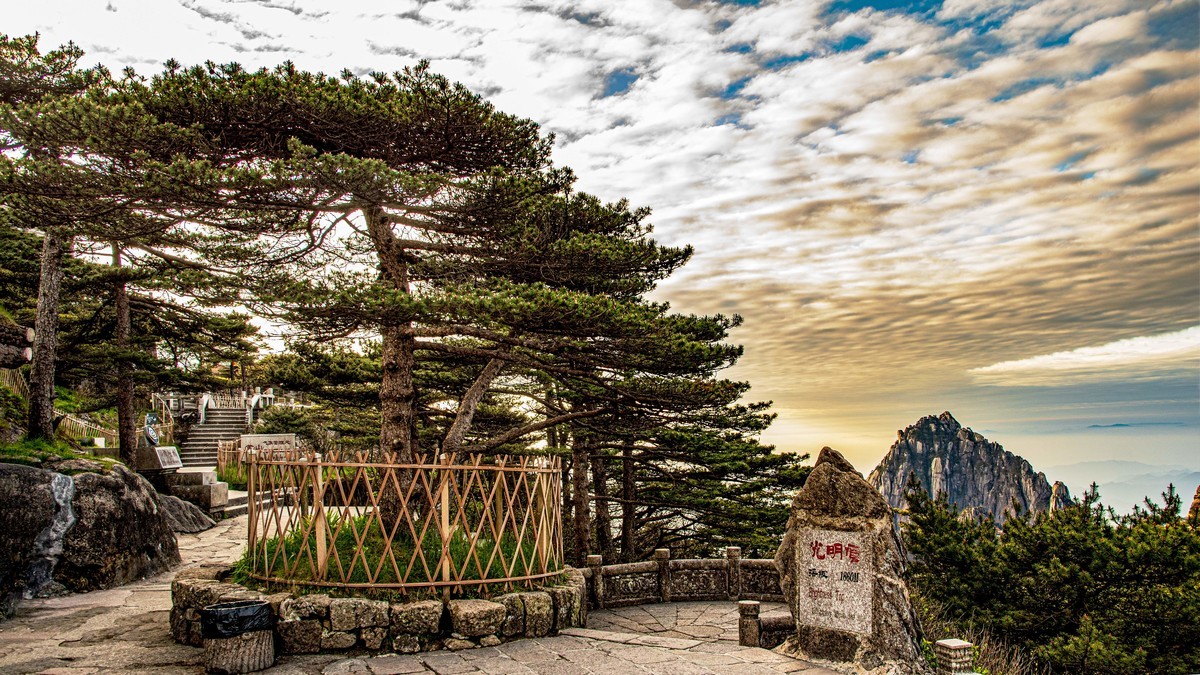 黄山--峰峦随镜入画图【1】