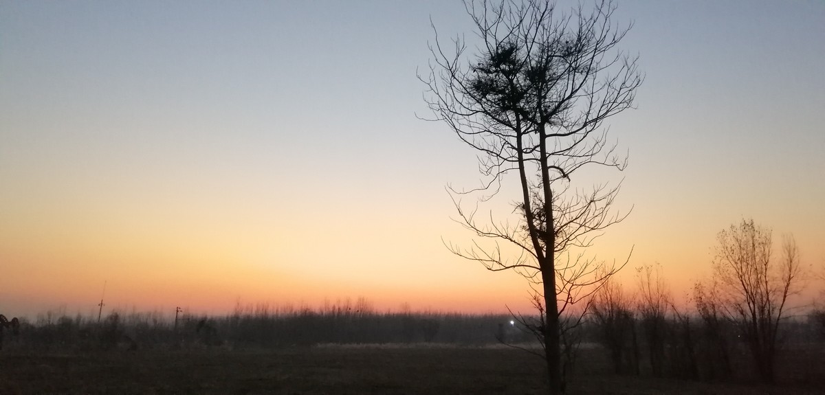 零下三度荒原中的小工屋