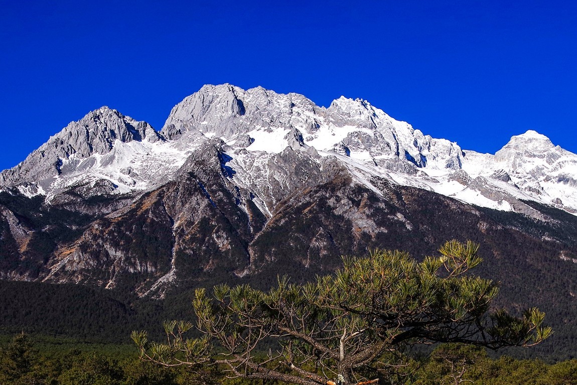 呈一组【玉龙雪山】恭祝老朋友元宵节团团圆圆，幸福安康！！【告假帖】】