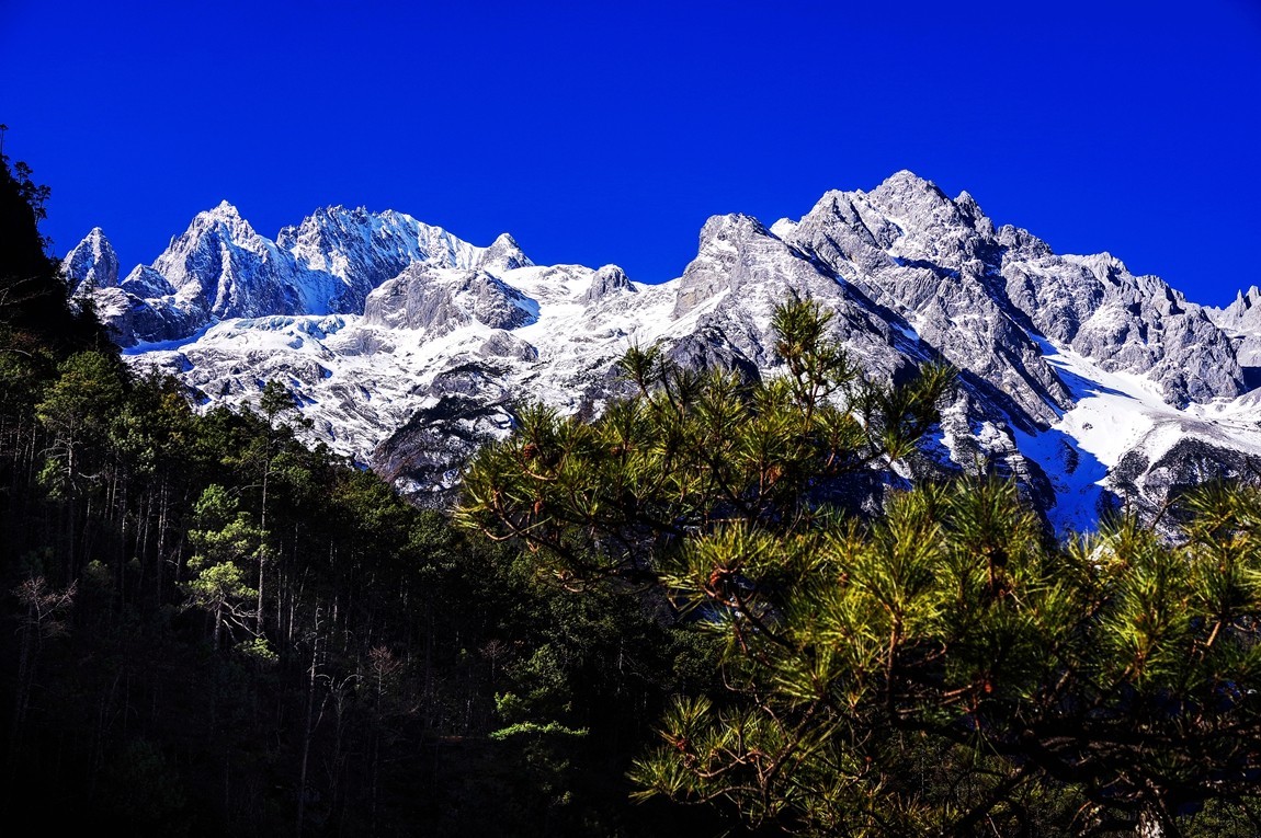 呈一组【玉龙雪山】恭祝老朋友元宵节团团圆圆，幸福安康！！【告假帖】】