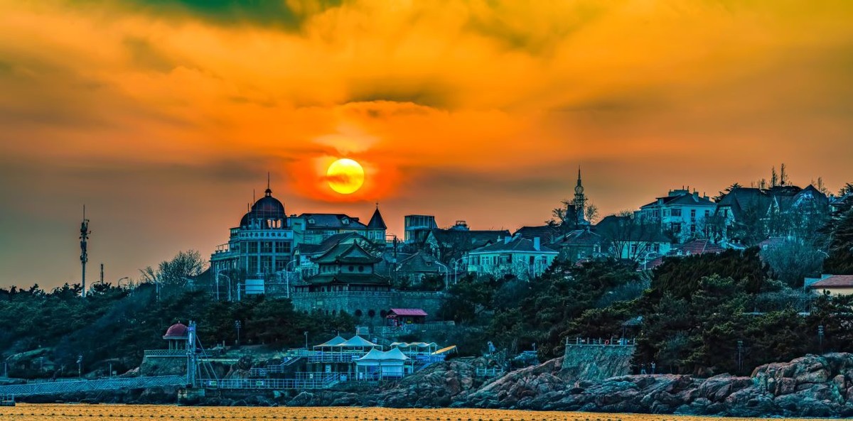 青岛第一海水浴场的落日霞光