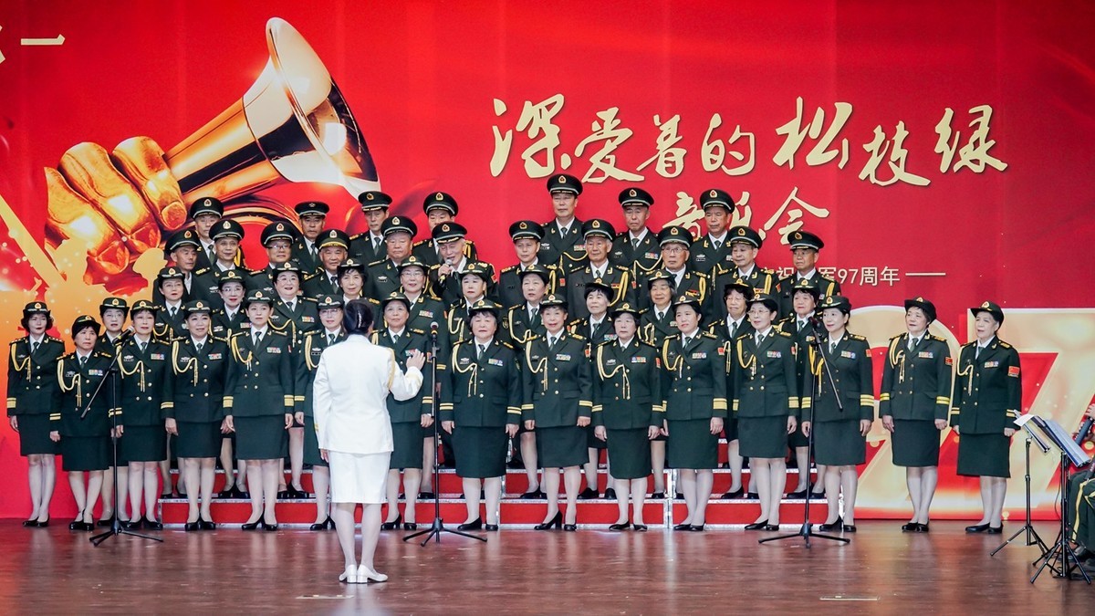 社区迎八一文艺演出 四
