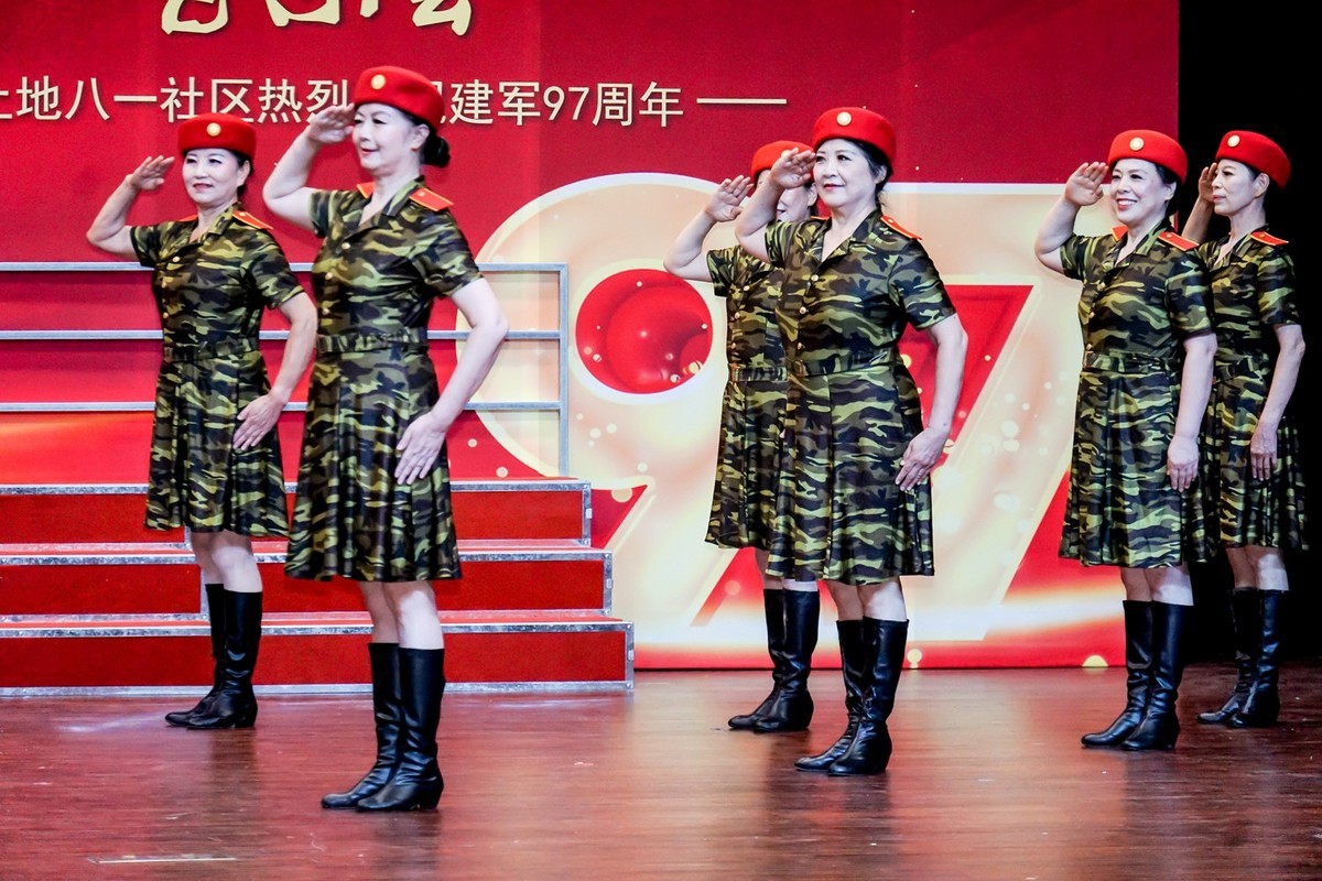 社区迎八一文艺演出 四