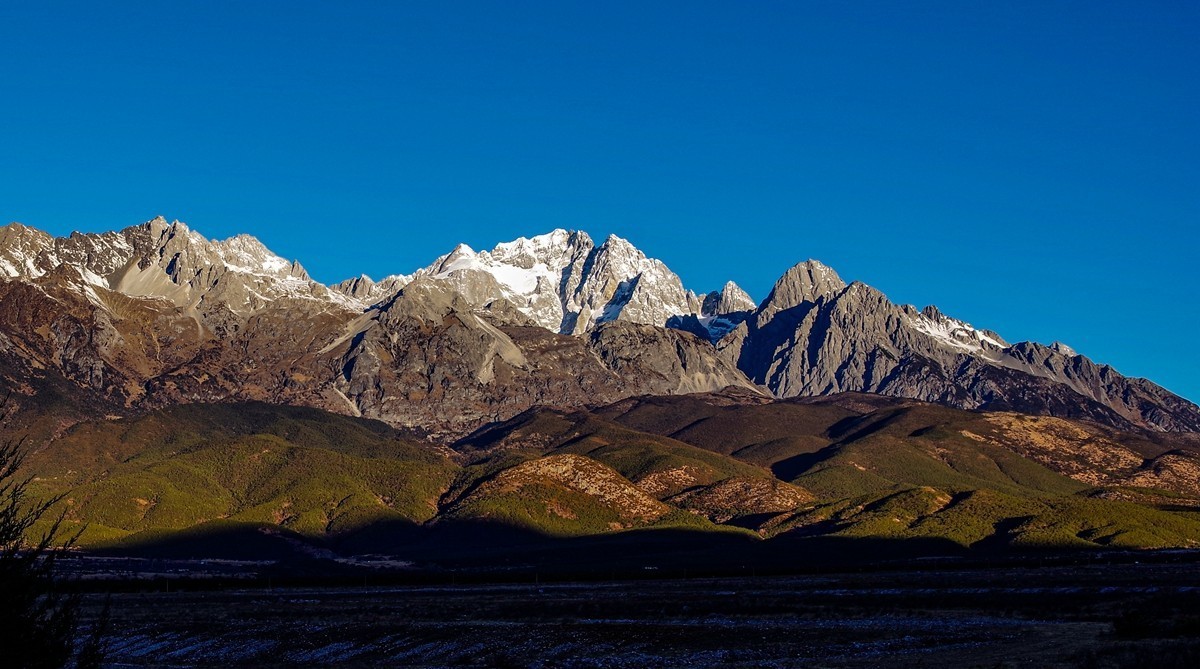 呈一组【玉龙雪山】恭祝老朋友元宵节团团圆圆，幸福安康！！【告假帖】】