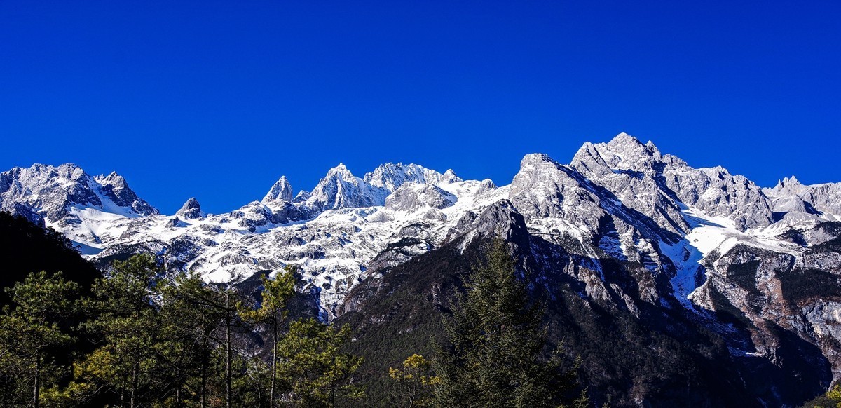 呈一组【玉龙雪山】恭祝老朋友元宵节团团圆圆，幸福安康！！【告假帖】】