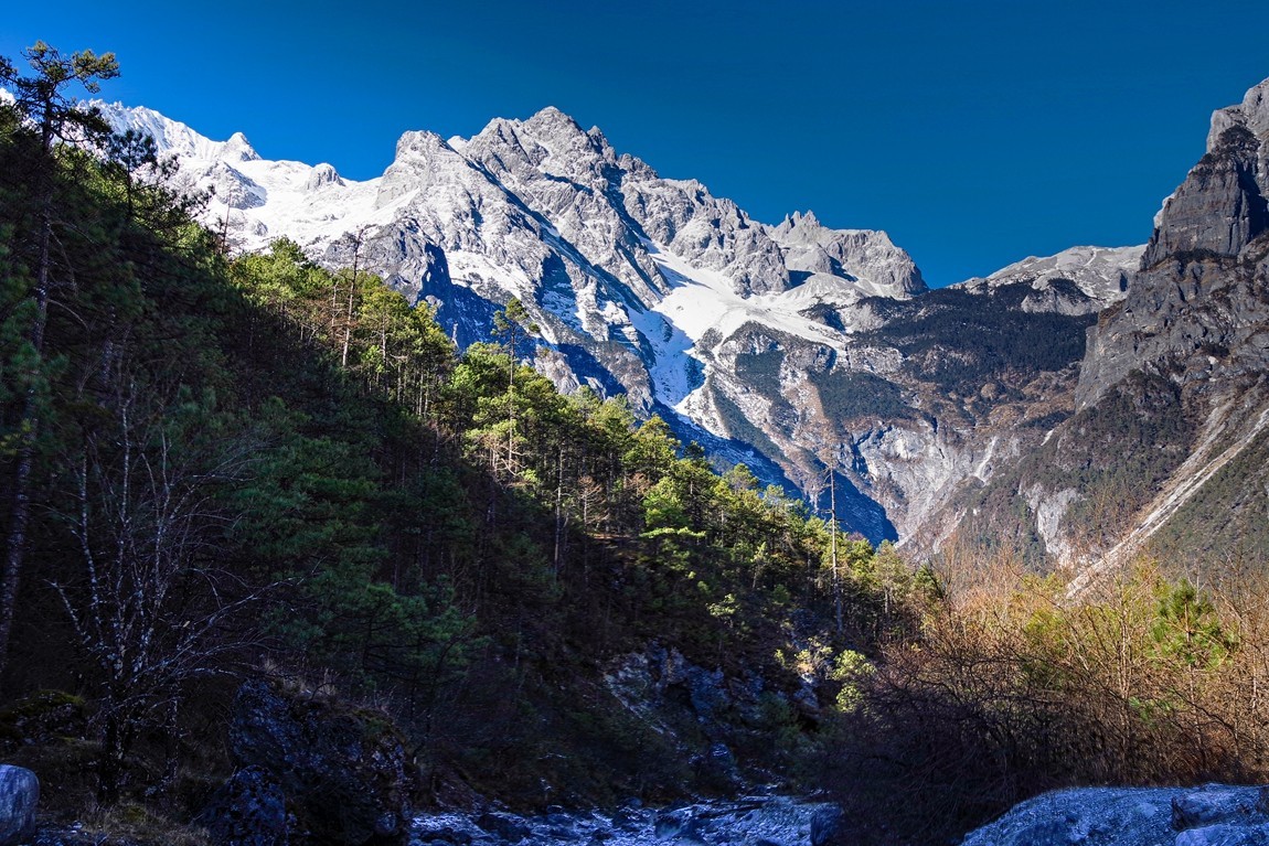 呈一组【玉龙雪山】恭祝老朋友元宵节团团圆圆，幸福安康！！【告假帖】】