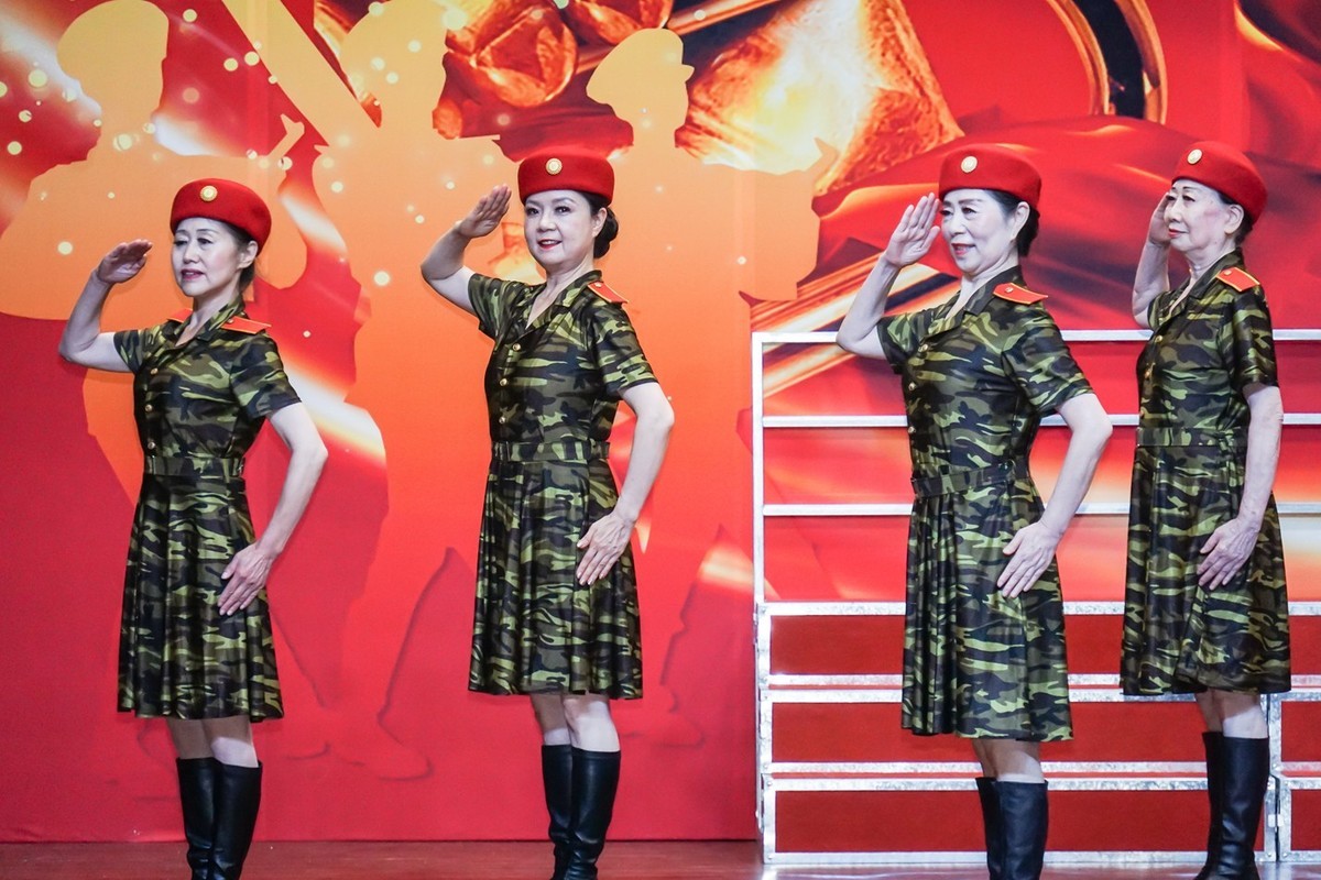 社区迎八一文艺演出 四