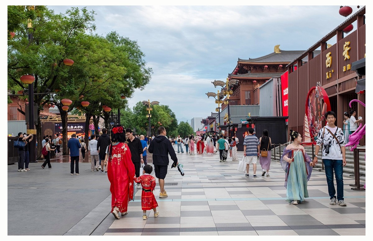 西安 . 大唐不夜城街景