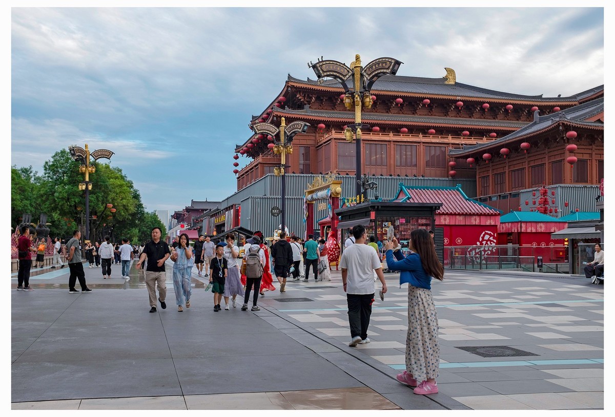 西安 . 大唐不夜城街景