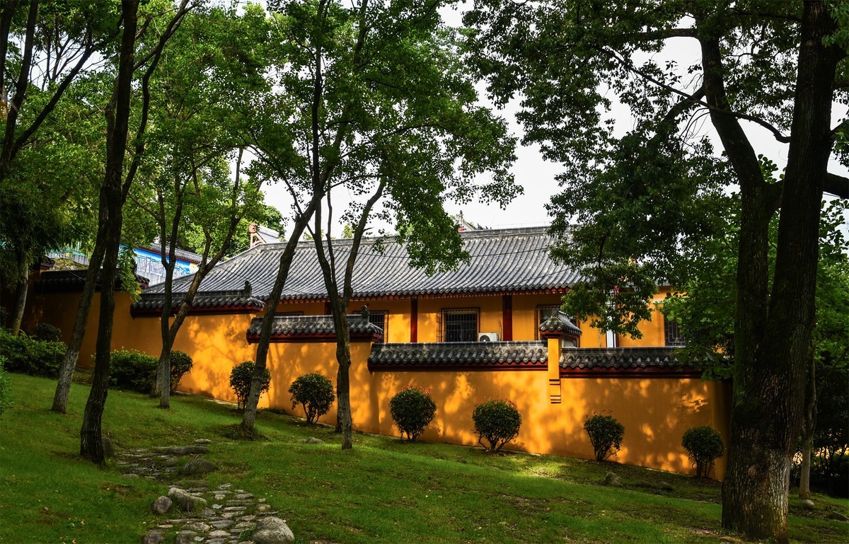 隐匿于市区的清修静地