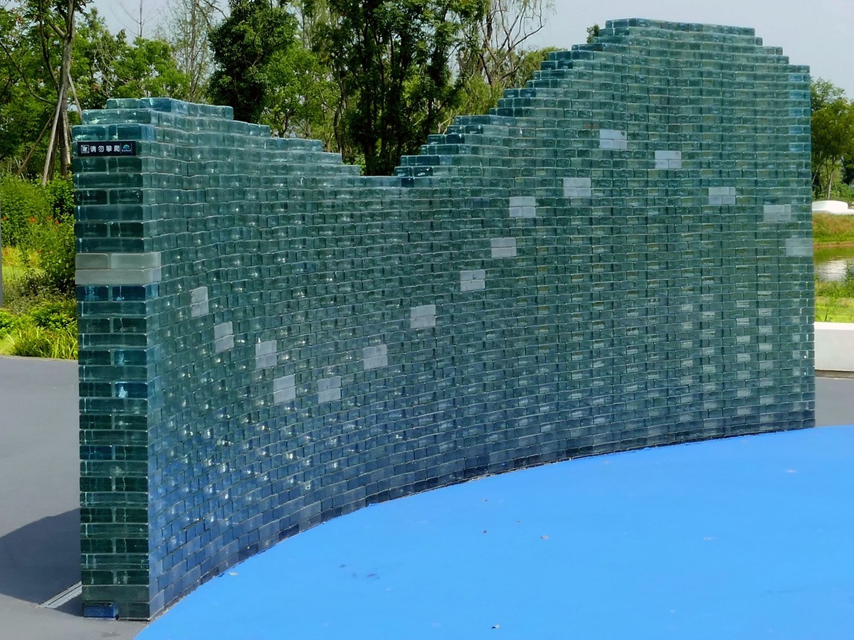 东  安  湖  公  园