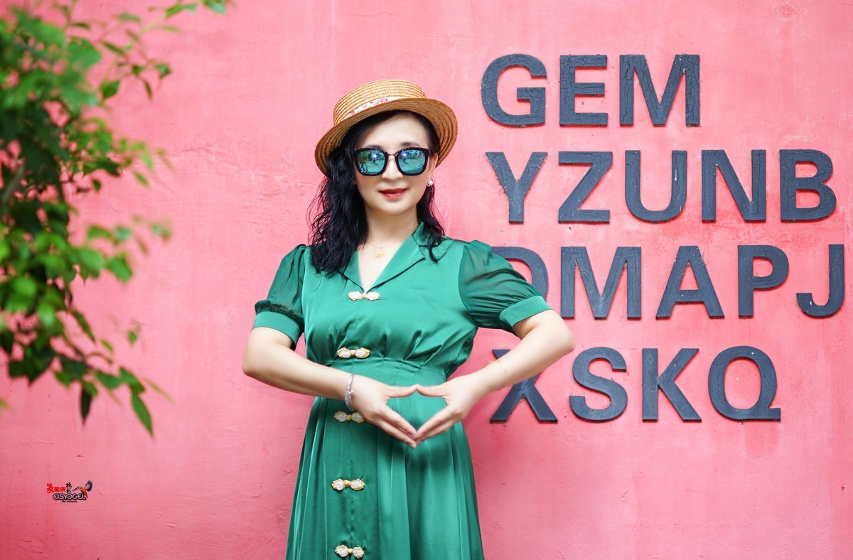 【绿衣美女】---闪亮