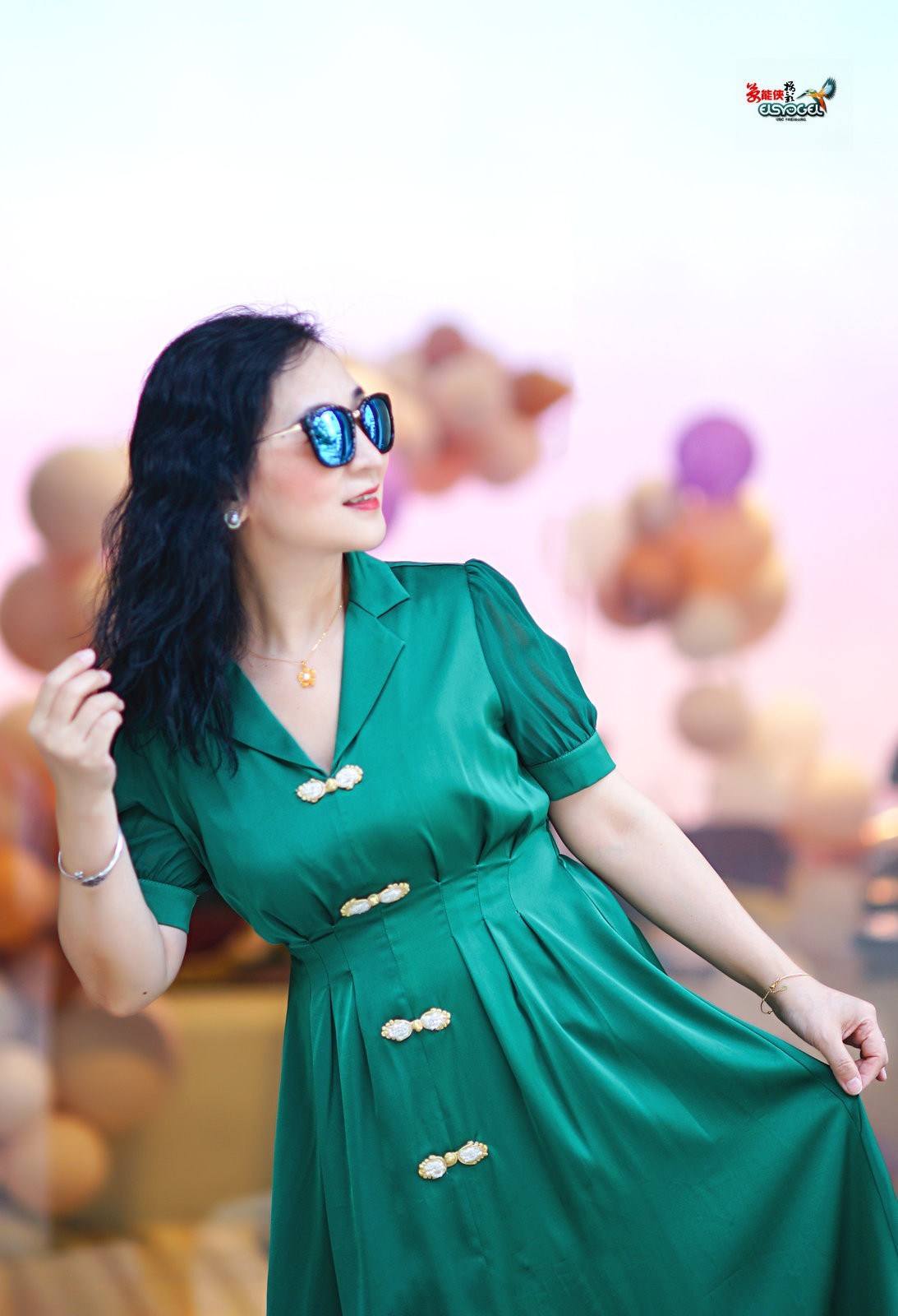 【绿衣美女】---闪亮