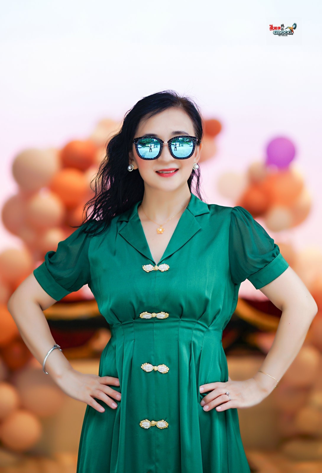 【绿衣美女】---闪亮