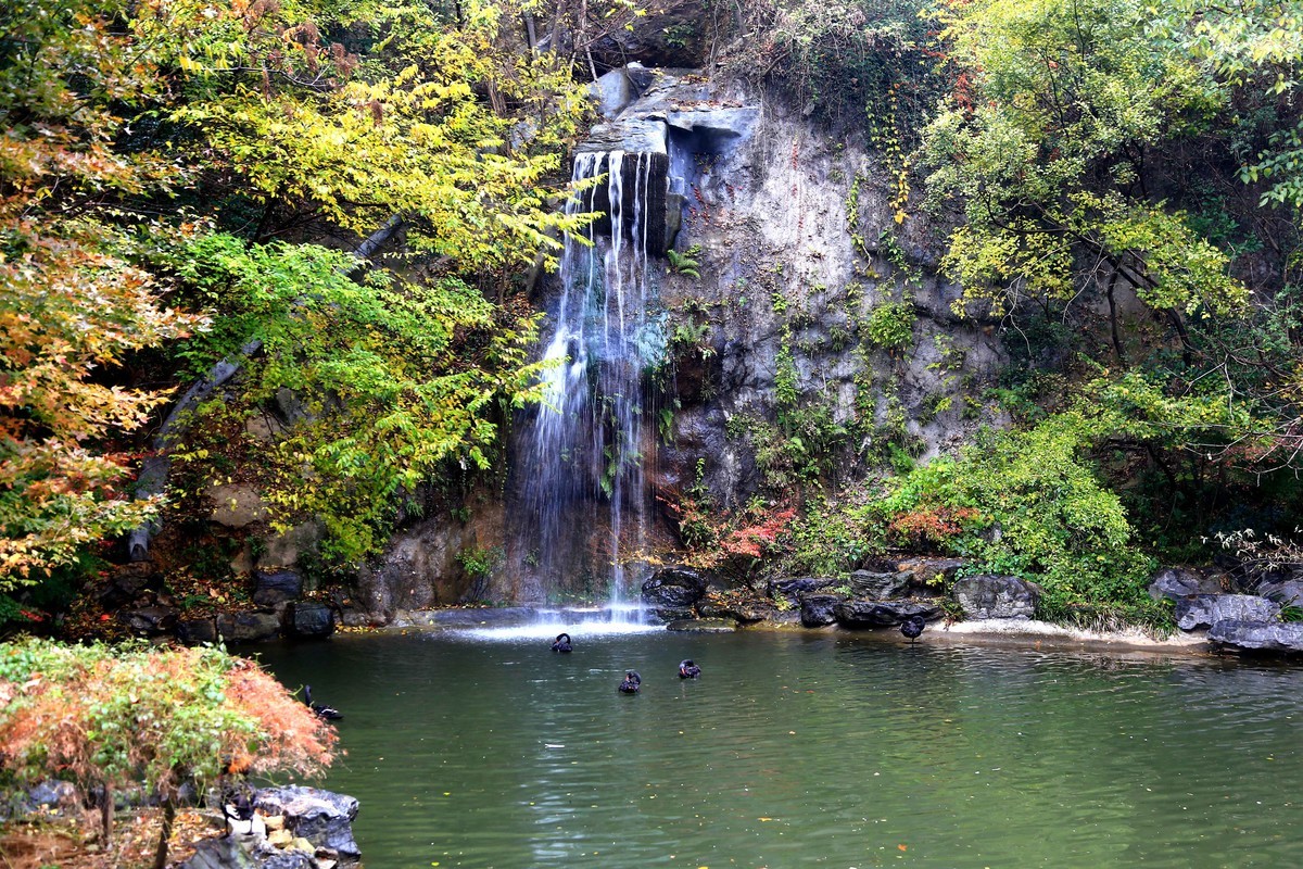 阴雨天的栖霞山之九小瀑布