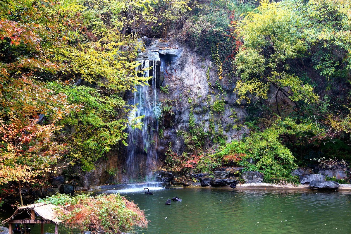 阴雨天的栖霞山之九小瀑布