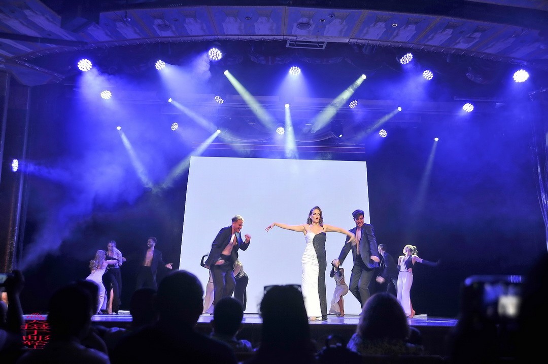 邮轮海上精彩纷呈的文娱活动     周鸣天