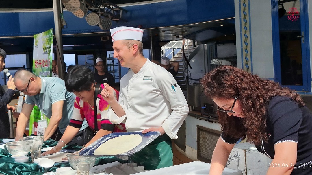 邮轮海上精彩纷呈的文娱活动     周鸣天