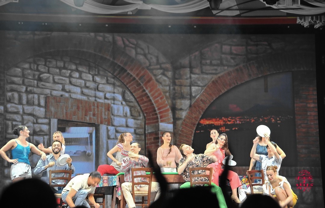 邮轮海上精彩纷呈的文娱活动     周鸣天