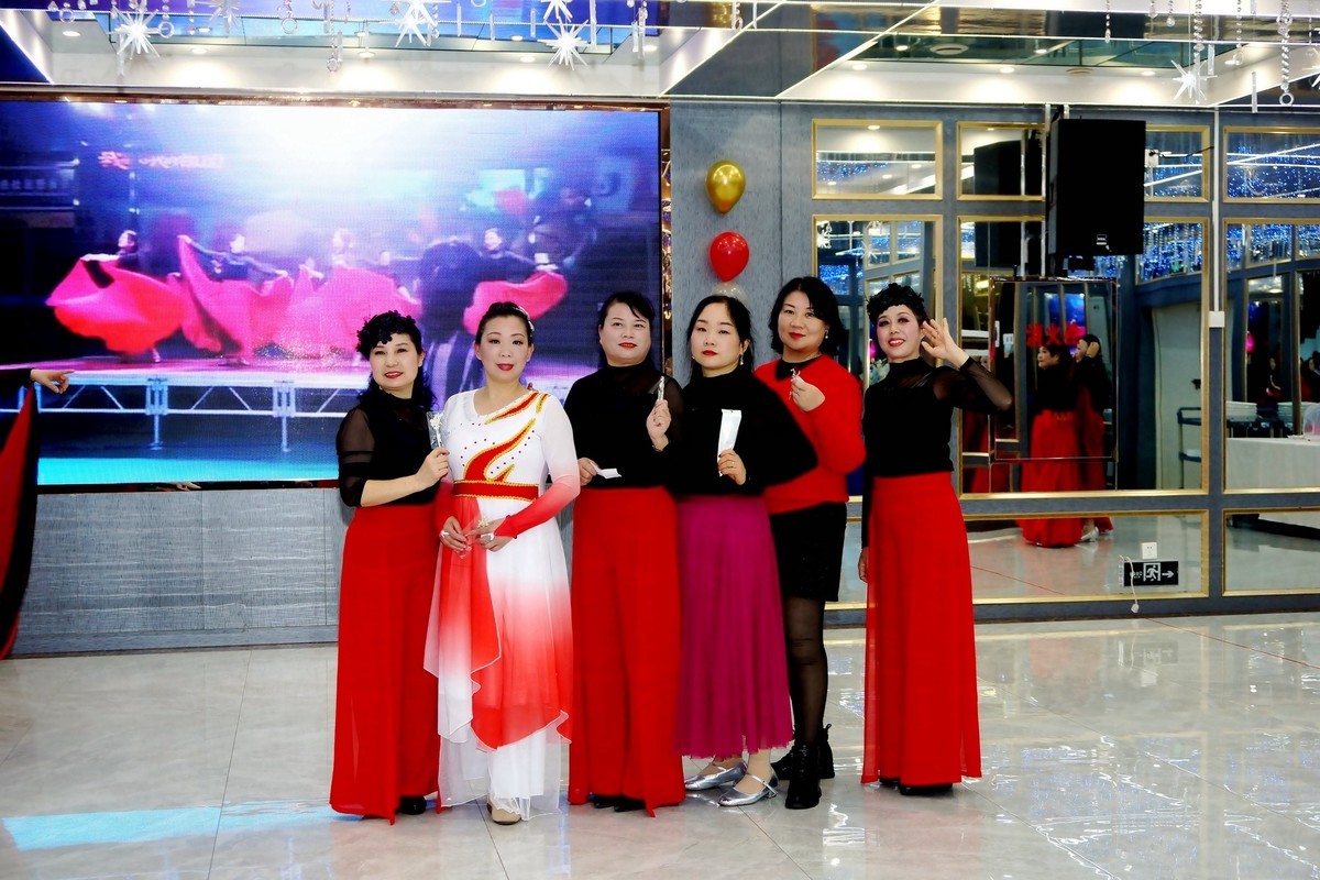 室内环境人像---年会上的美女！