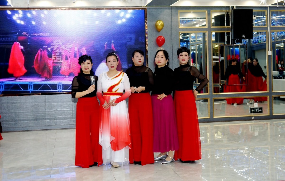 室内环境人像---年会上的美女！