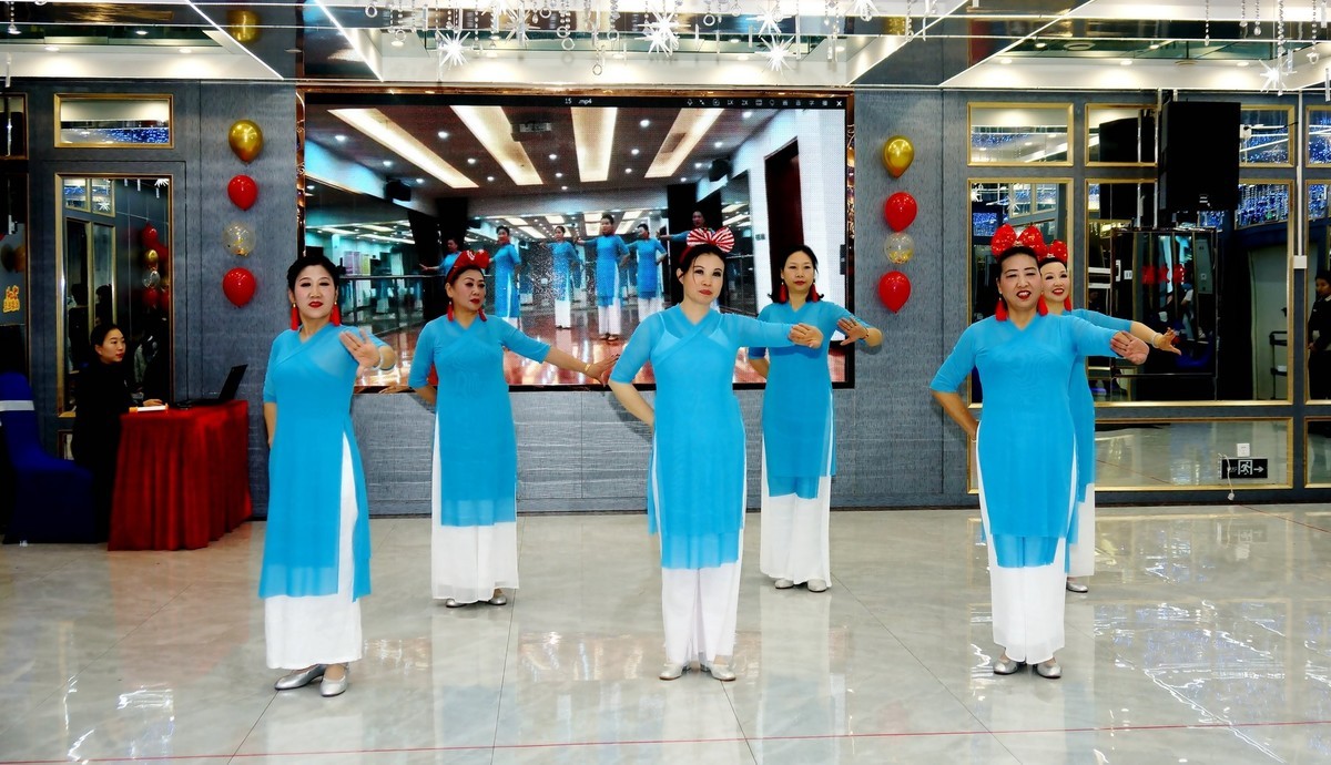 室内环境人像---年会上的美女！