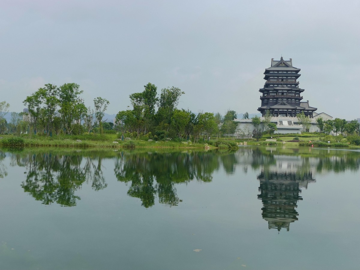 东  安  湖  公  园