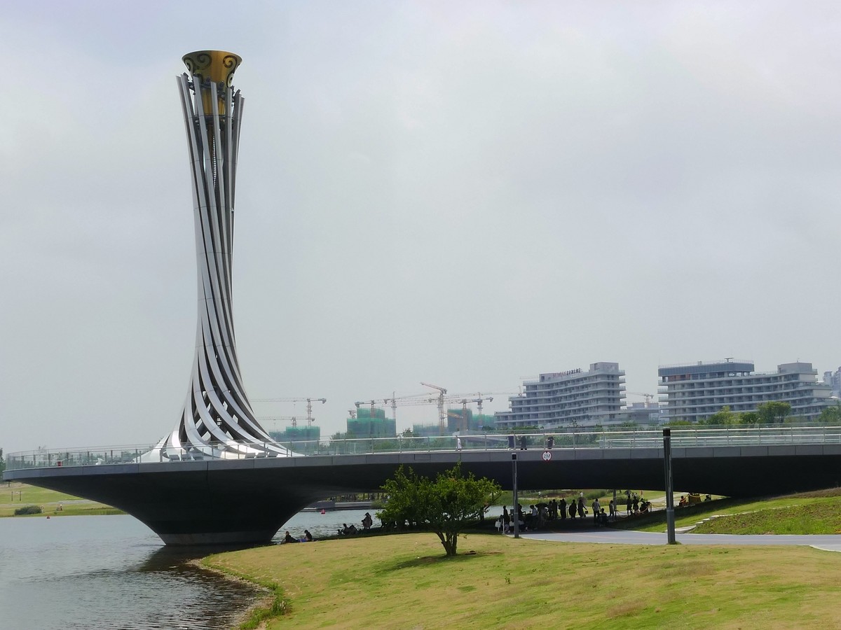 东  安  湖  公  园