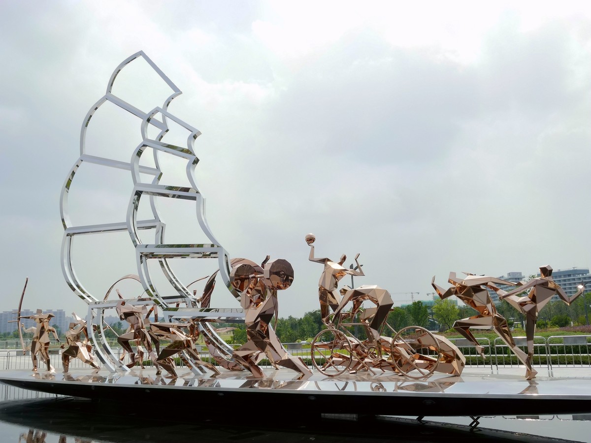 东  安  湖  公  园