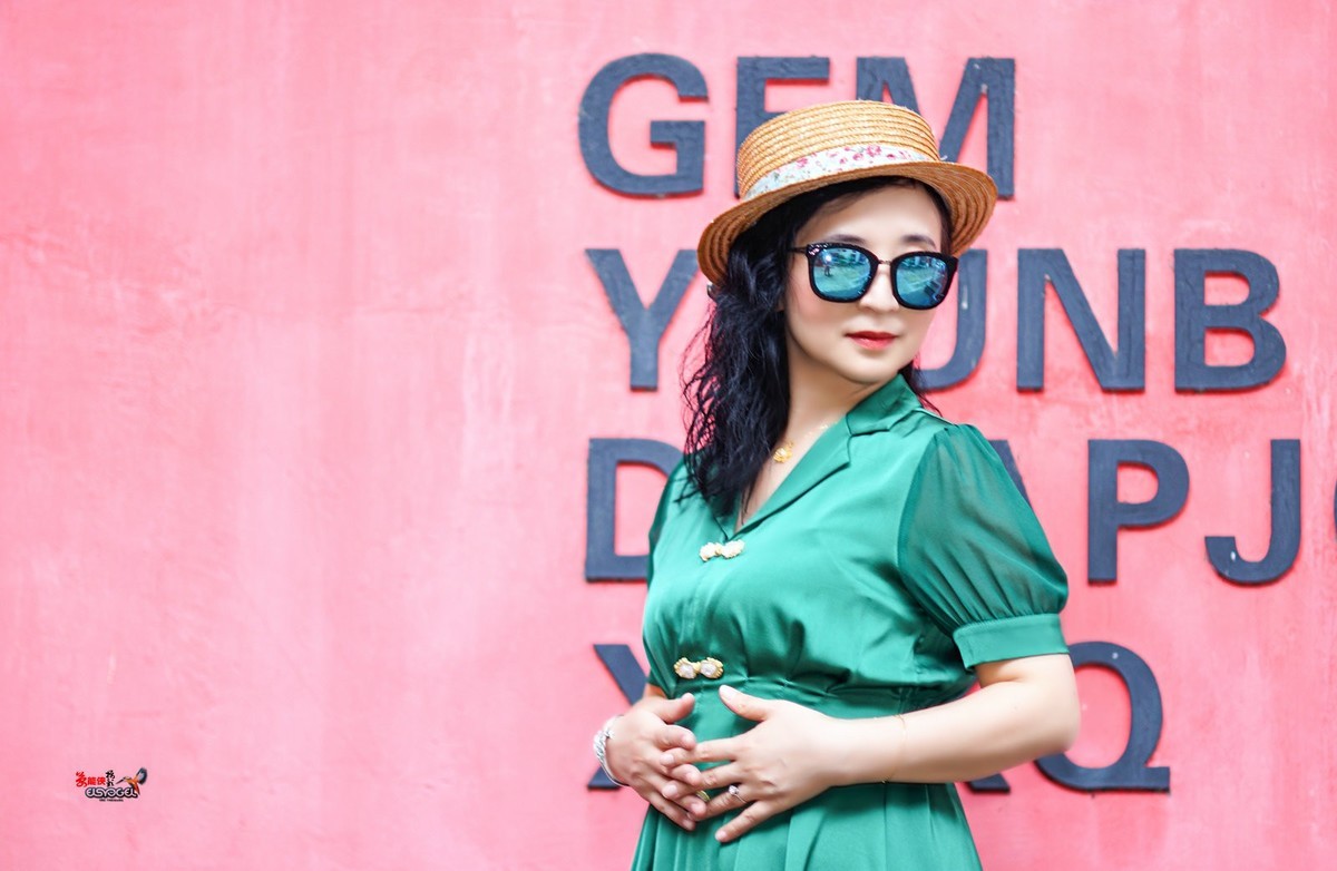 【绿衣美女】---闪亮